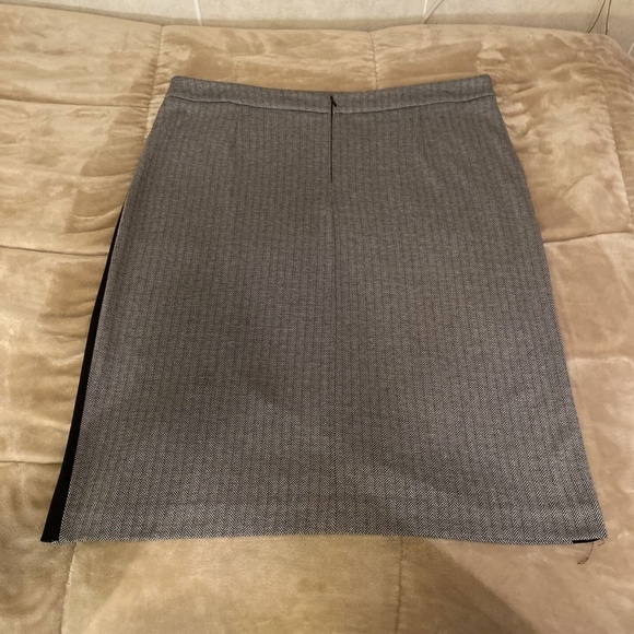 Worthington Size 18W w/Herringbone Print Skirt - EUC - Picture 2 of 3